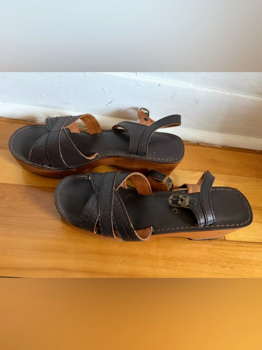 Vintage 1970s Brown Leather Platform Sandals Made in Brazil - Picture 4 of 11